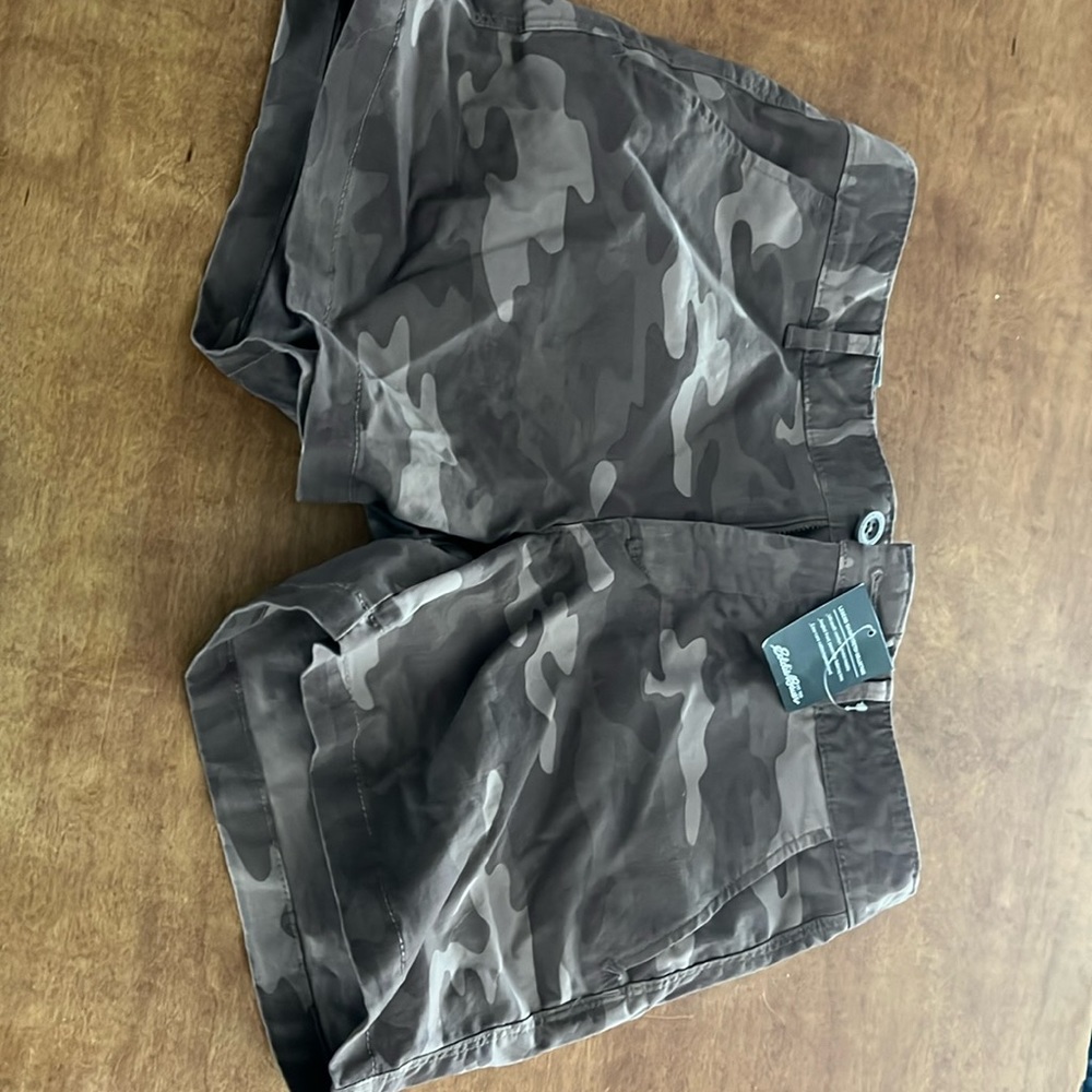 Size 6 women’s Eddie Bauer shorts
